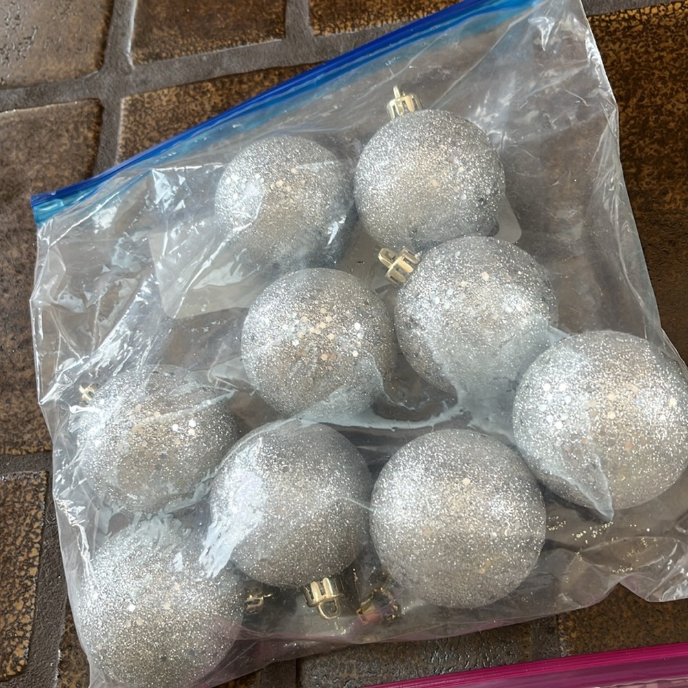 35 Piece Lot of Random Christmas Tree Ornaments - Picture 9 of 11